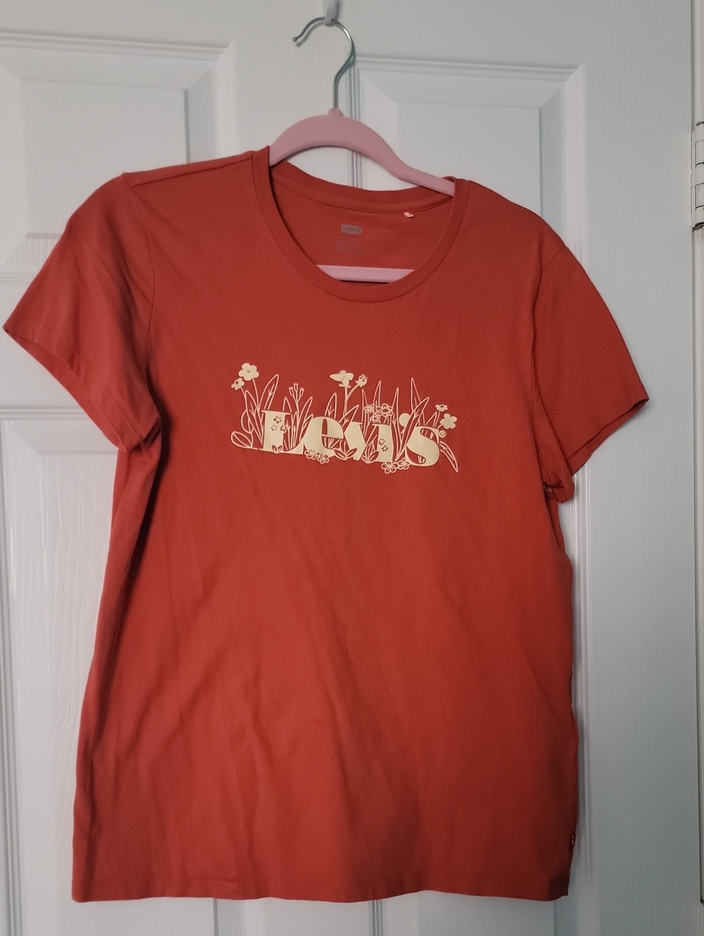 Levi's Women's Rust Short Sleeve Tee with Cream Floral Logo